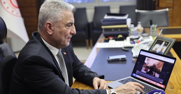 Ticaret Bakanı Bolat, AA'nın "Yılın Kareleri" oylamasına katıldı