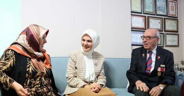 Aile ve Sosyal Hizmetler Bakanımız Göktaş'tan evliliklerinin 50. yılını kutlayan Küçük çiftine sürpriz ziyaret