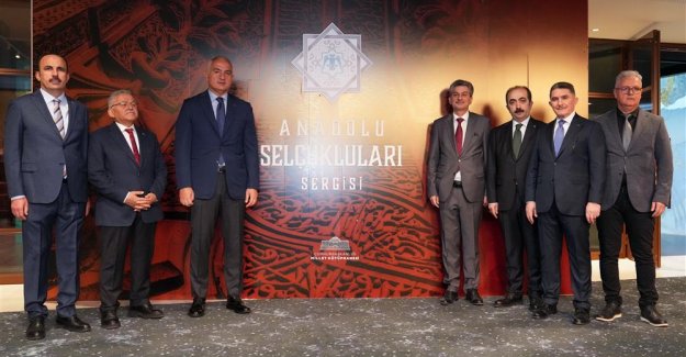 Bakan Ersoy, Millet Kütüphanesi'nde "Anadolu Selçuklu Sergisi"nin Açılışını Gerçekleştirdi