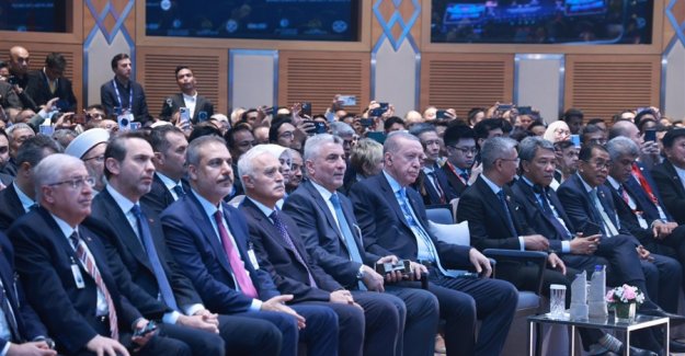 Ticaret Bakanı Bolat, Türkiye-Malezya İş Forumu'na Katıldı