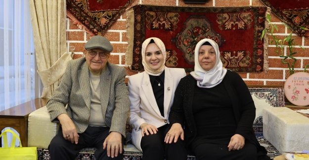Aile ve Sosyal Hizmetler Bakanımız Göktaş, Kırşehir’de 56 yıllık evli çiftin çay davetini geri çevirmedi