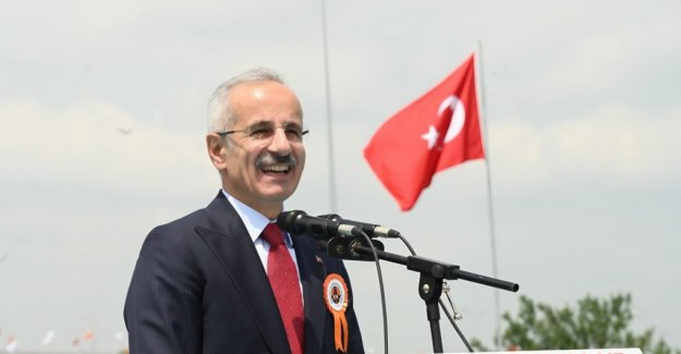 Bayramda Otoyollardan 8,4 Milyon Araç Geçti
