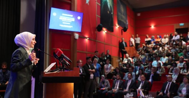 Bakanımız Göktaş "Disiplinlerarası Bir Yaklaşımla Ailenin Halleri Sempozyumu"nda konuştu
