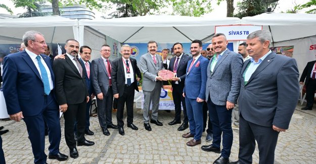 Hisarcıklıoğlu, Oda/Borsa stantlarını gezdi