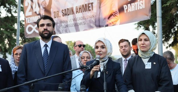 Bakanımız Göktaş, Batı Trakya'da Dr. Sadık Ahmet'in vefatının 30. yıl dönümünde düzenlenen anma törenine katıldı