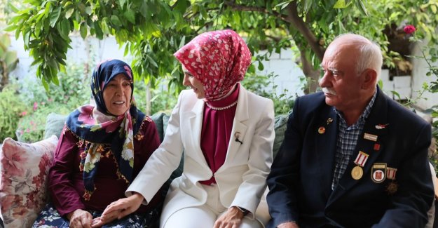 Bakanımız Göktaş, Kıbrıs Gazisi ve eşinin 48 yıllık yuvasına misafir oldu