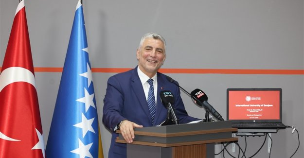Ticaret Bakanı Bakan Bolat, Uluslararası Saraybosna Üniversitesi'nde Öğrenci ve Akademisyenlerle Buluştu