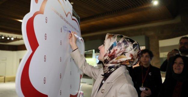 Bakanımız Göktaş, "Dijital Dünyada Çocukları Güçlendirmek Tanıtım Programı"nda konuştu