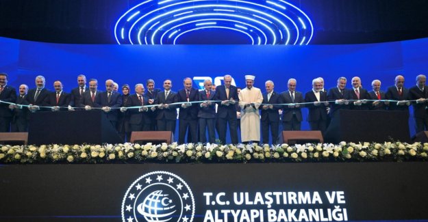 Cumhurbaşkanı Erdoğan, Bölünmüş Yolda 30 Bininci Kilometrenin Kurdelasını Kesti