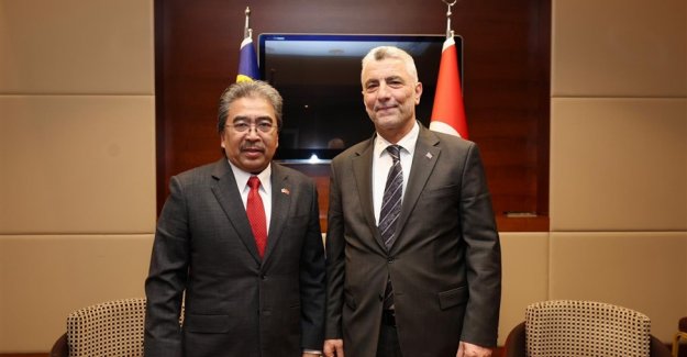 Ticaret Bakanı Ömer Bolat, Malezya Yatırım Ticaret ve Sanayi Bakanı Ghani ile Görüştü