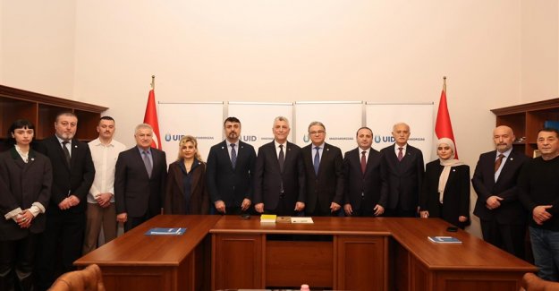 Ticaret Bakanı Ömer Bolat, Uluslararası Demokratlar Birliği Macaristan Başkanı Güray ile Görüştü