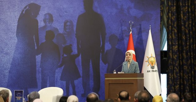 Bakanımız Mahinur Özdemir Göktaş "İnsan Hakları ve Aile Zirvesi"nde konuştu: