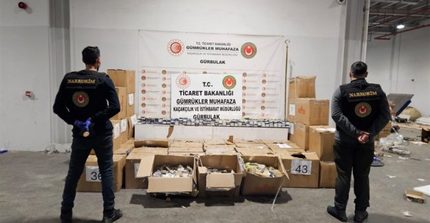 Gümrükler Muhafaza Ekipleri, Üç Ayrı Operasyonda Çok Sayıda Uyuşturucu ve İlaç Ele Geçirdi