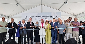 Bakanımız Göktaş, Başakşehir'de "Bizim Çınarlar Yaşam Merkezi"nin açılışı ile Engelsiz Yaşam Merkezi'nde düzenlenen sergiye katıldı
