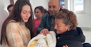 “Geçici Koruyucu Aile” modelinin 100’üncü Bebeği Ege Berk, Samsun’da koruyucu ailesiyle buluştu