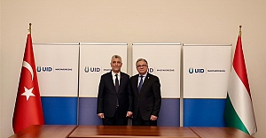 Ticaret Bakanı Ömer Bolat, Uluslararası Demokratlar Birliği Macaristan Başkanı Güray ile Görüştü