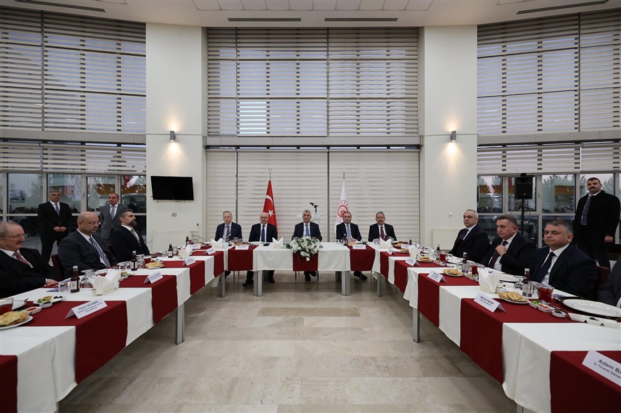 Ülkemizin her bir köşesinde büyük bir fedakârlıkla, yüksek bir vazife