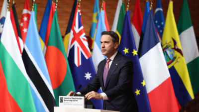 Enerji ve Tabii Kaynaklar Bakanı Alparslan Bayraktar, Fransa’da uluslararası iş