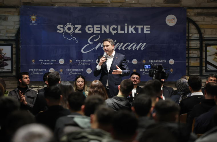 Enerji ve Tabii Kaynaklar Bakanı Alparslan Bayraktar, Erzincan’da gençlerle bir