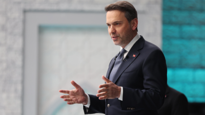 Bakan Bayraktar, Vav TV’de yayınlanan Gençlerle Baş Başa programında öğrencilerle