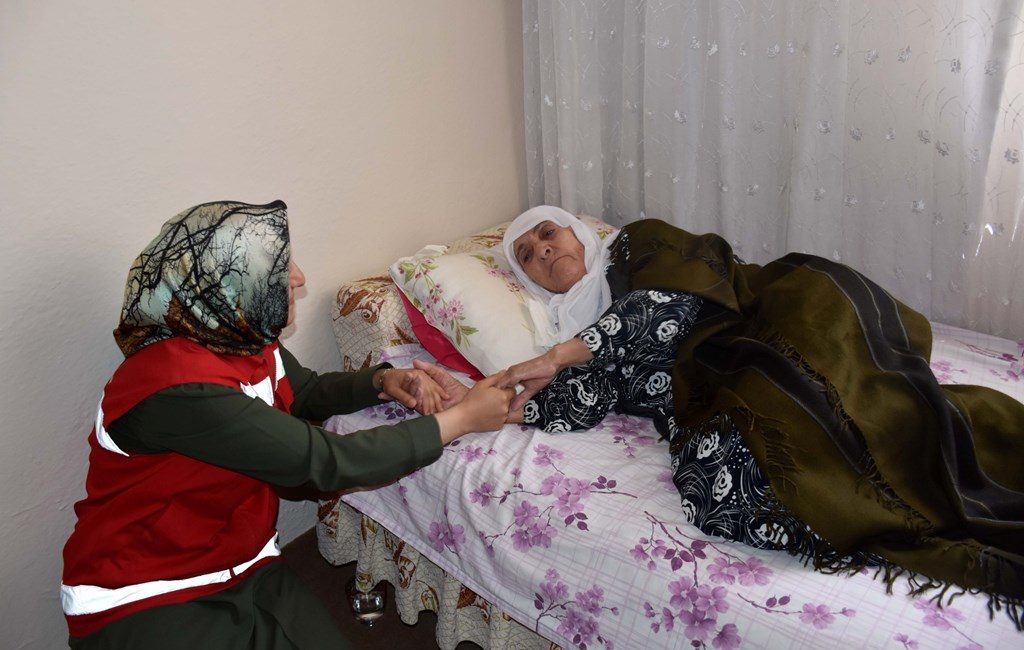 Aile ve Sosyal Hizmetler Bakanımız Mahinur Özdemir Göktaş, evlerinde bakılan