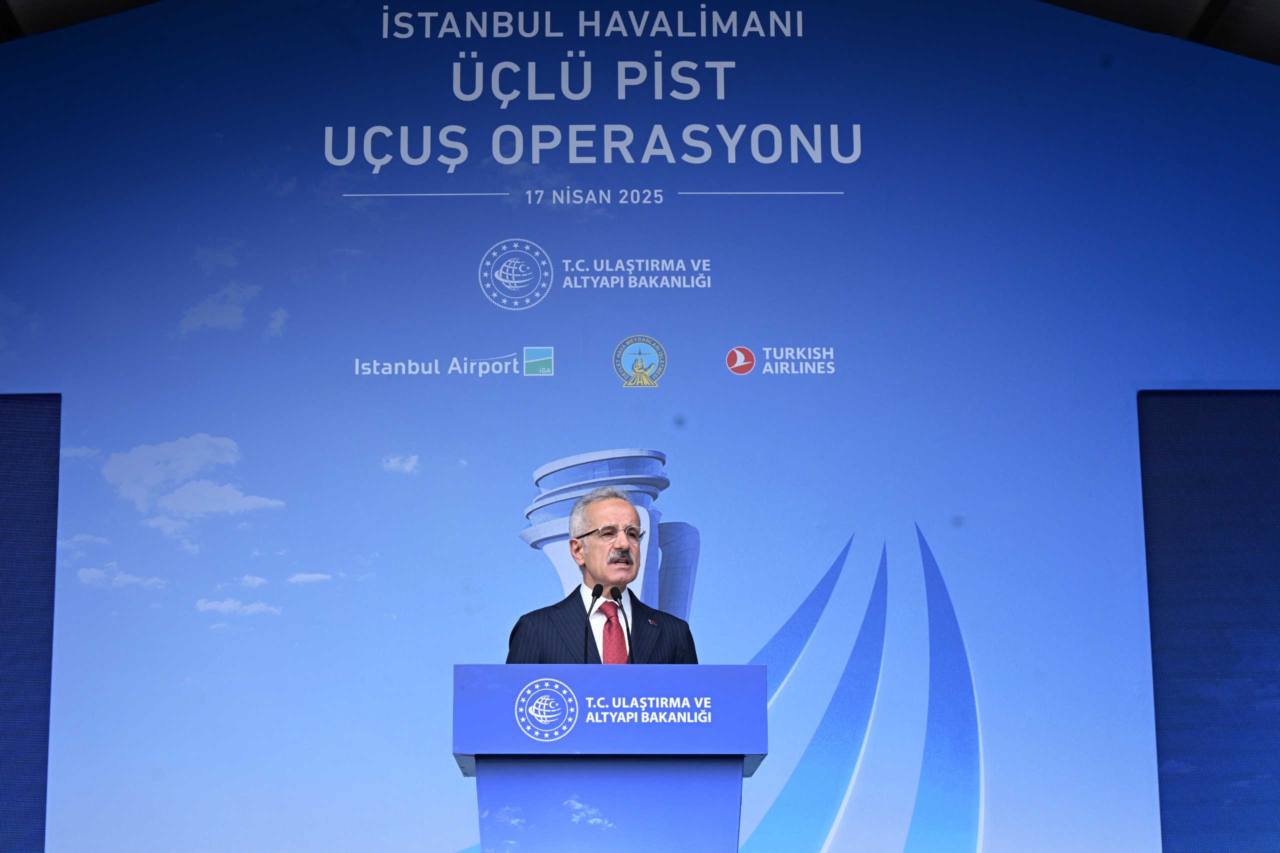 Ulaştırma ve Altyapı Bakanı Abdulkadir Uraloğlu, İstanbul Havalimanı’nda başlayan Eş
