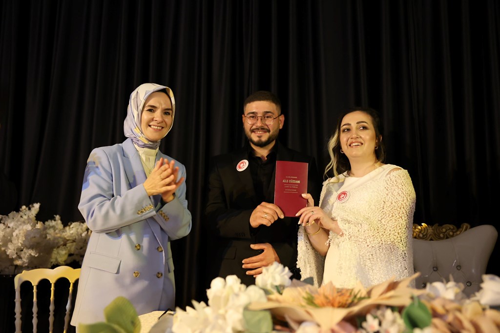 Aile ve Sosyal Hizmetler Bakanımız Mahinur Özdemir Göktaş, aile kurumunun