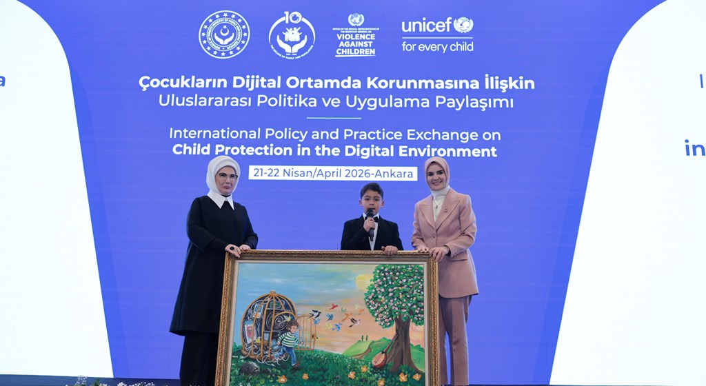 Cumhurbaşkanı Recep Tayyip Erdoğan'ın eşi Emine Erdoğan, "Dijital dünyanın çocuklar