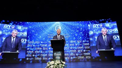 Ticaret Bakanı Ömer Bolat, Türkiye Gençlik Vakfının (TÜGVA) "Genç Yönetici