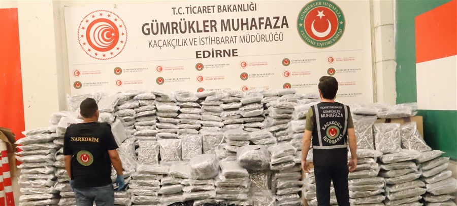 Ticaret Bakanlığı Gümrükler Muhafaza ekiplerince, uyuşturucu madde kaçakçılığıyla mücadele kapsamında