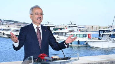 Ulaştırma ve Altyapı Bakanı Abdulkadir Uraloğlu, Denizcilik Genel Müdürlüğü tarafından