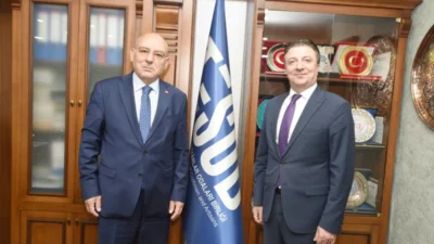 İŞKUR Trabzon İl Müdürü Servet Kaba ve beraberindeki kurum yöneticileri,