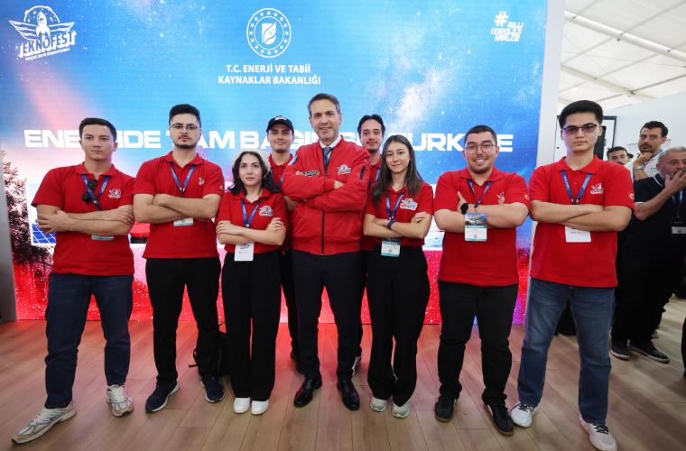 Enerji ve Tabii Kaynaklar Bakanı Alparslan Bayraktar, TEKNOFEST Güneydoğu’da gençlere